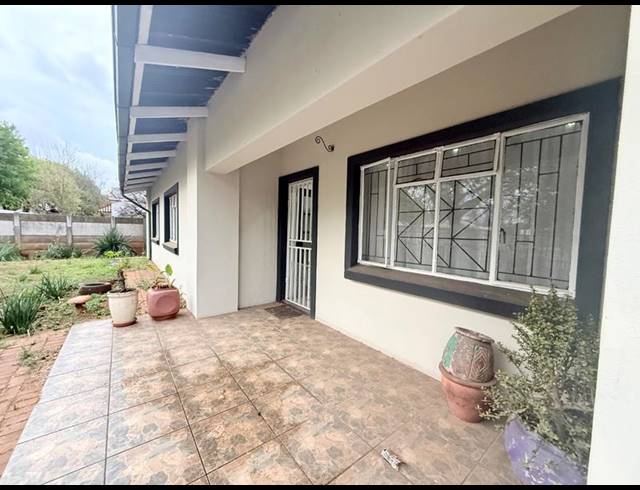 3 BEDROOM HOUSE FOR SALE IN VANDERBIJLPARK CW 2